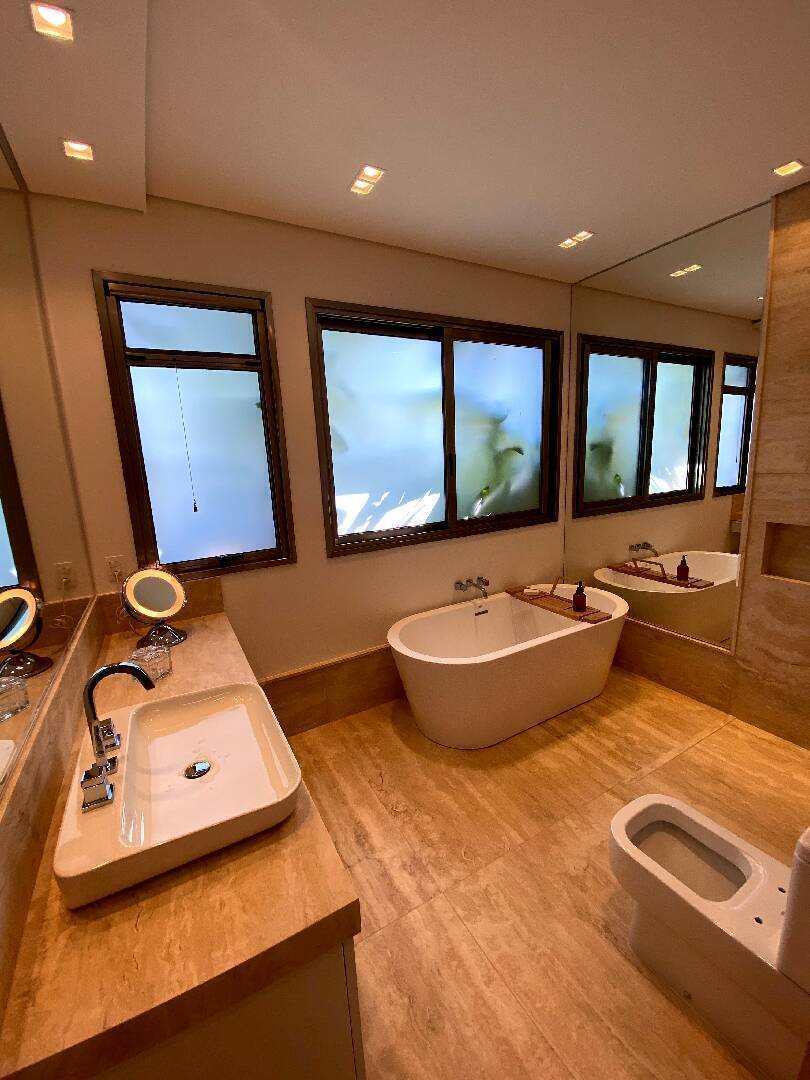 Residência Assinada por Mario Perez no Vila Solaia | 640 m², 4 Suítes e Vista Panorâmica
