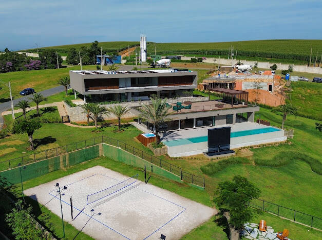 Casa à venda no Le Portier Nautic Residence com 5 suítes e acesso direto à represa