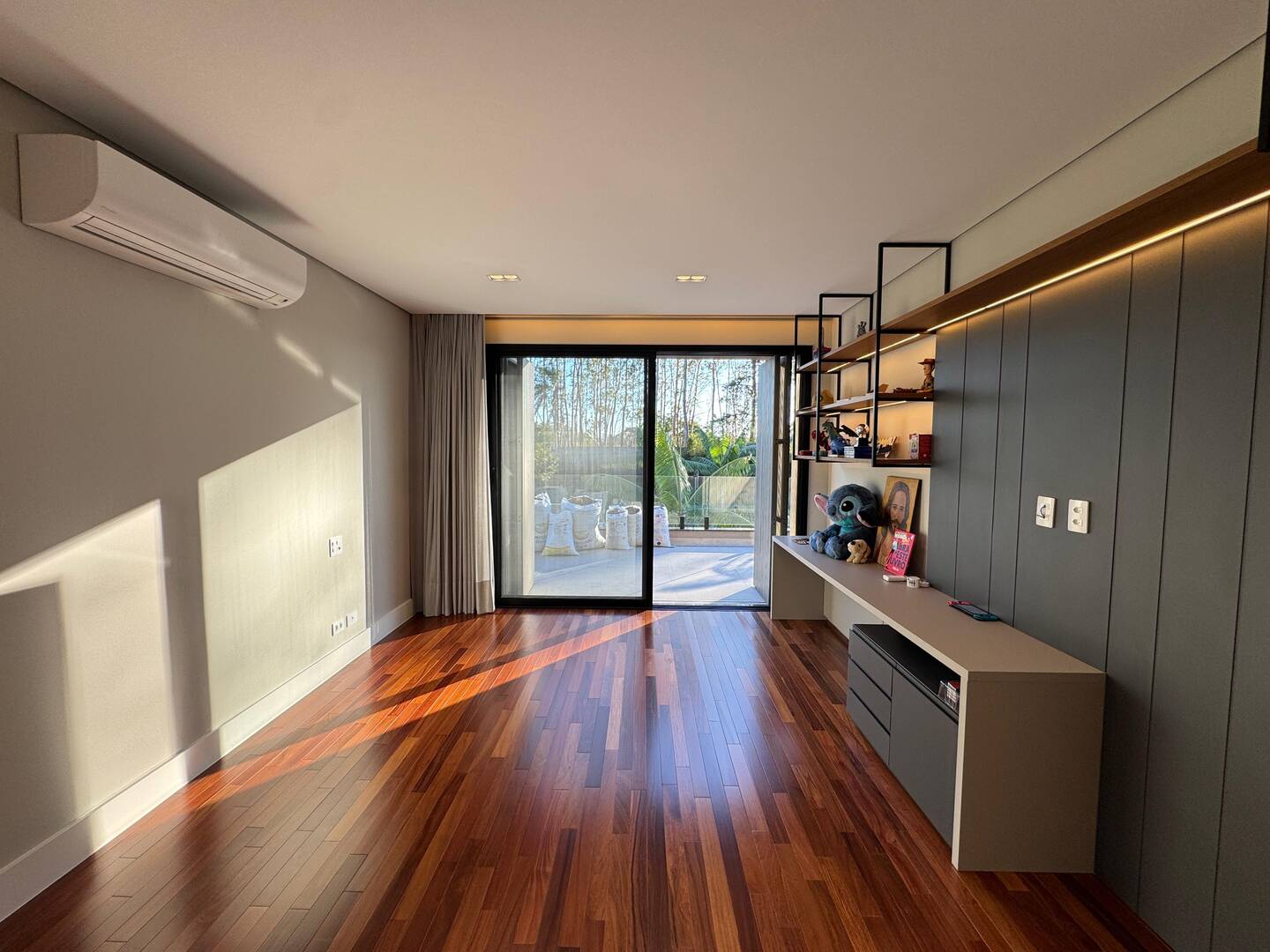 Casa com projeto de Breno Santiago e lazer completo no Haras Guancan