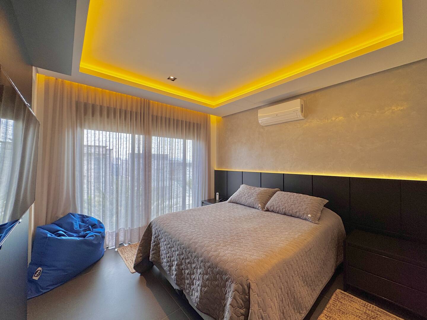 Casa nova e mobiliada à venda no Villa Solaia com 4 suítes e lazer completo