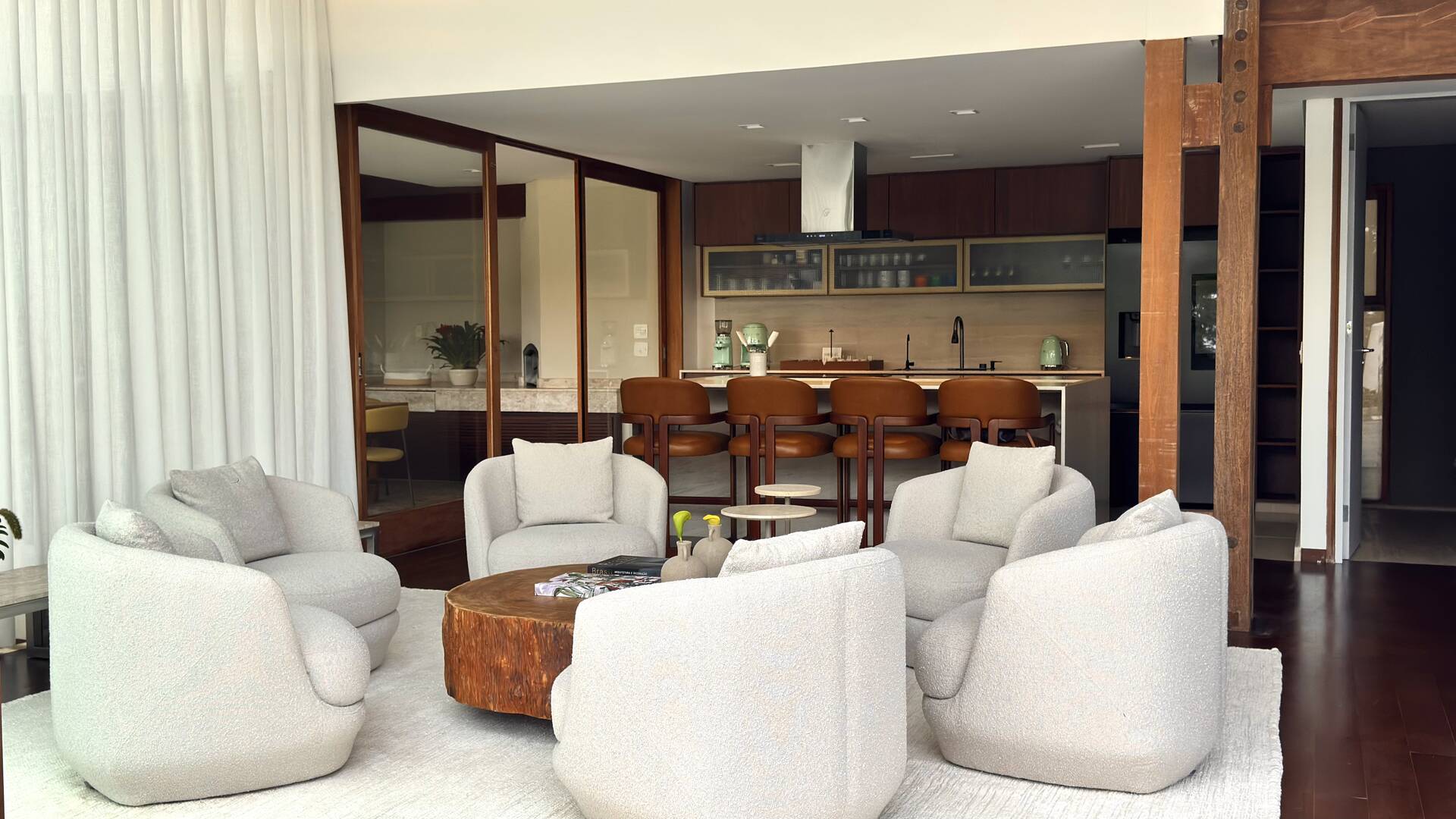 Casa com 5 suítes, terreno de 2.500 m² e vista aberta à venda no Alphaville 8