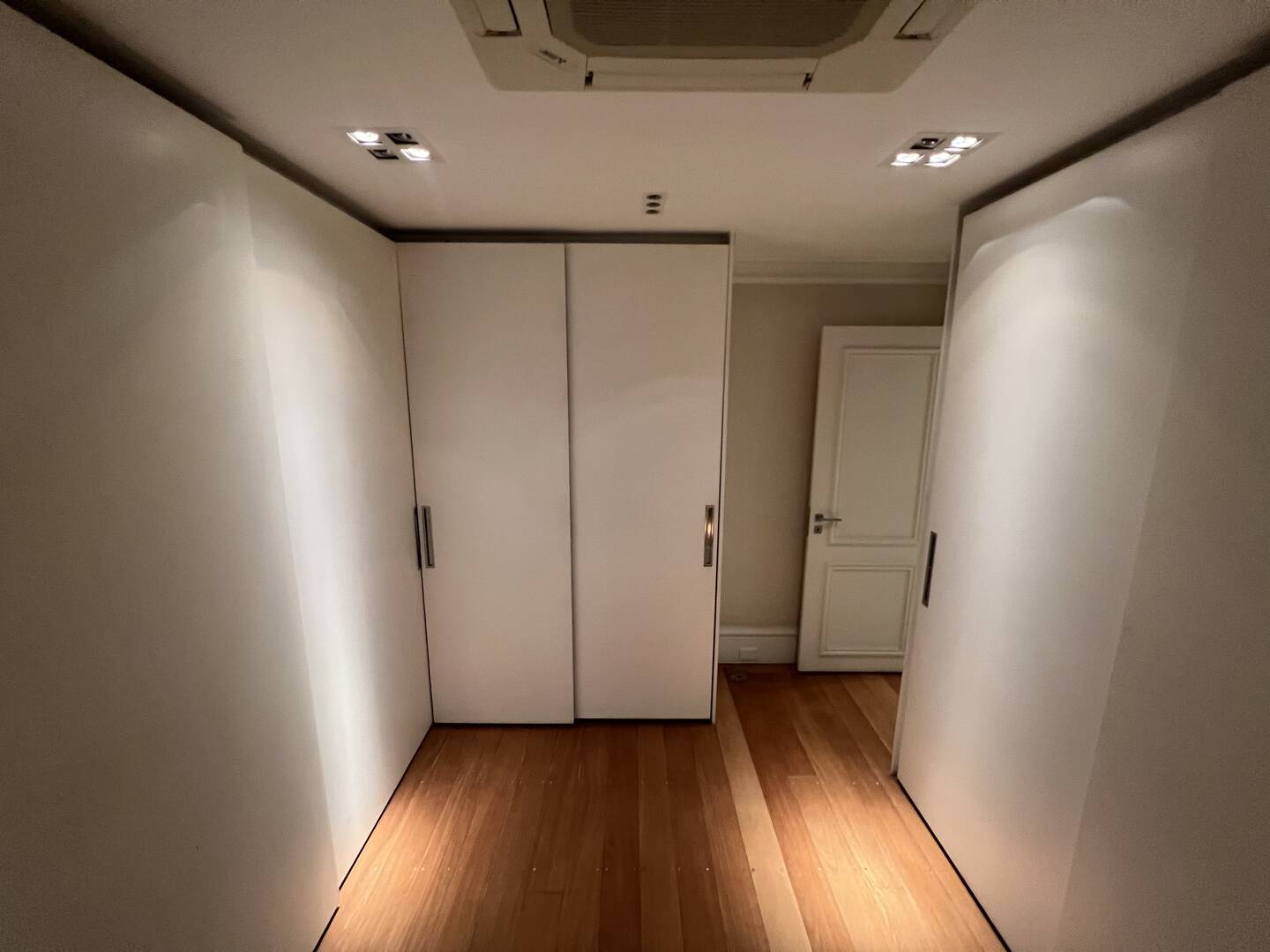 Cobertura duplex à venda em São Paulo com 1.170 m², 4 suítes, piscina privativa e 10 vagas