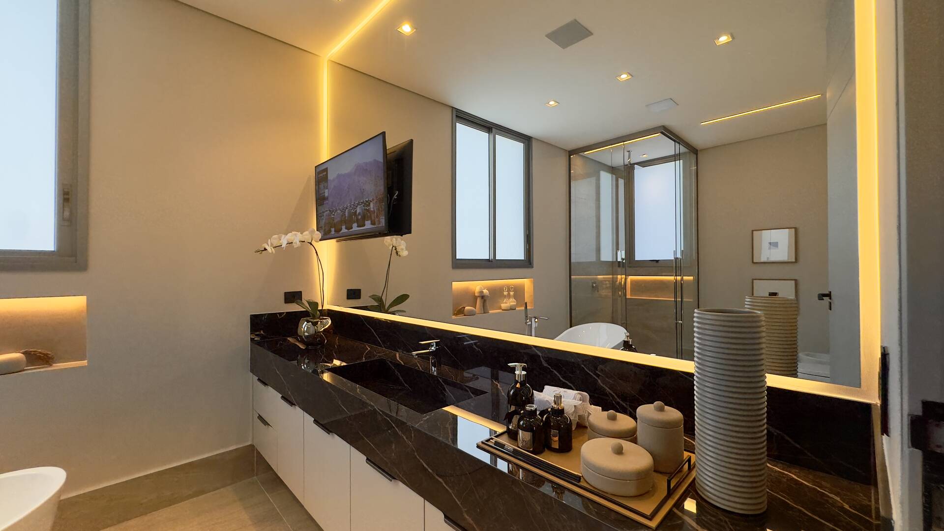 Casa à venda no Tamboré 2 com 1.800 m², 6 suítes e rooftop de 450 m²