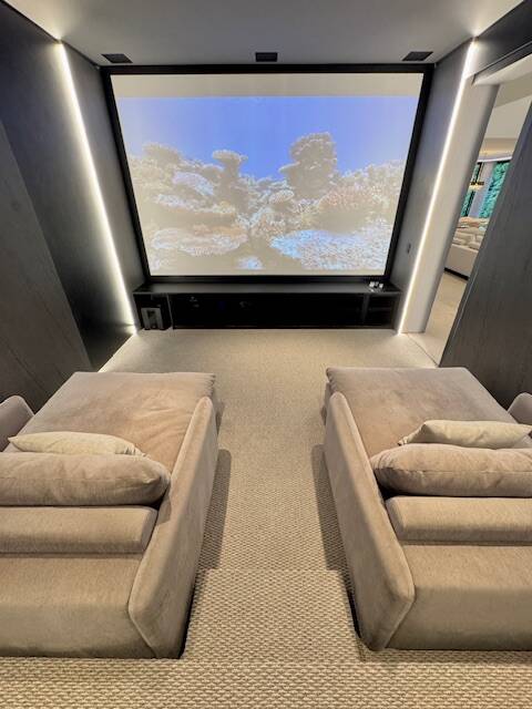 Casa à venda com 1.469 m², 6 suítes, rooftop e cinema privativo em Alphaville
