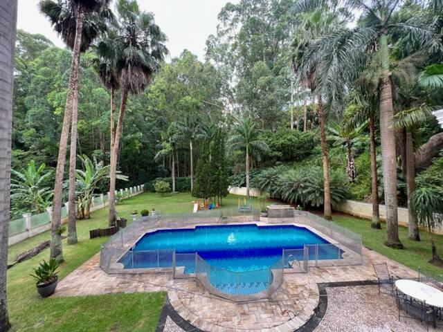 Casa no Tamboré 1 com 6 Suítes e Fundo para Ampla Área Verde Privativa