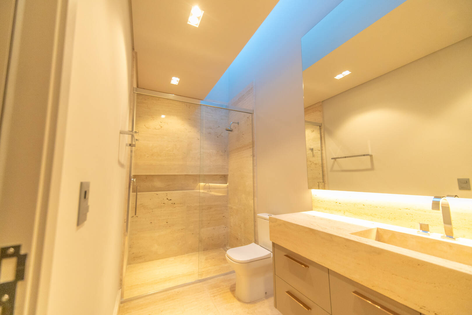 Casa à venda no Tamboré 2 com 6 suítes, SPA privativo, piscina e 2.385 m²