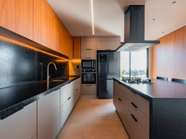 Casa à venda no Le Portier Nautic Residence com 5 suítes e acesso direto à represa