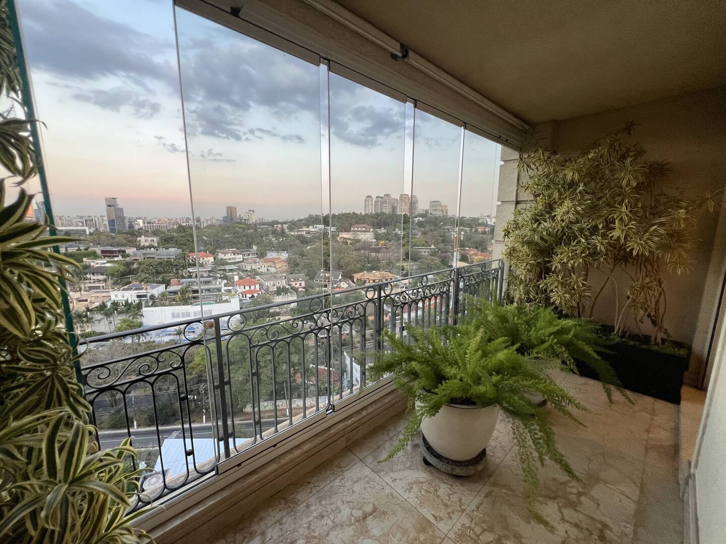 Cobertura duplex à venda em São Paulo com 1.170 m², 4 suítes, piscina privativa e 10 vagas