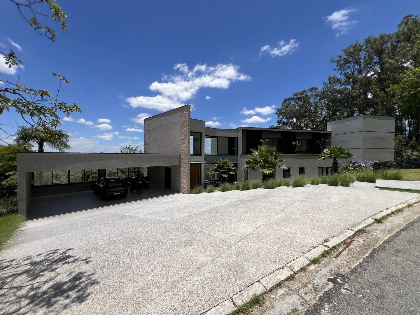 Casa Contemporânea na Esquina Mais Alta de Alphaville com 4 Suítes e Projeto de Expansão