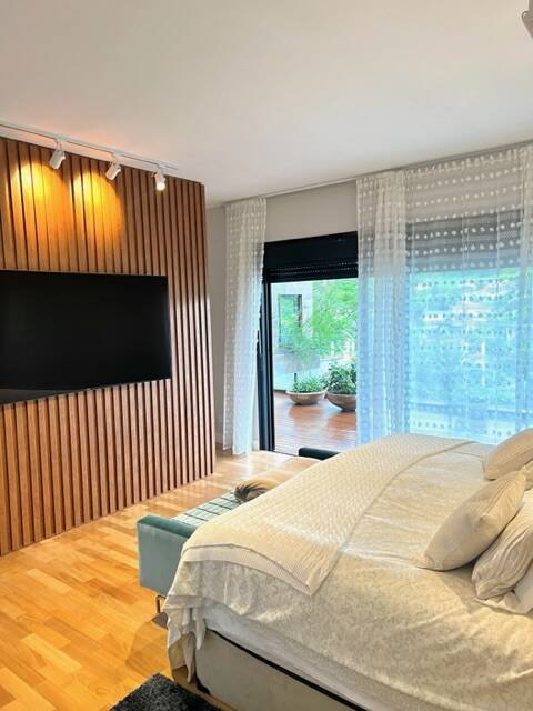 Casa Totalmente Reformada à Venda no Tamboré 1 | 5 Suítes e Ambientes Integrados