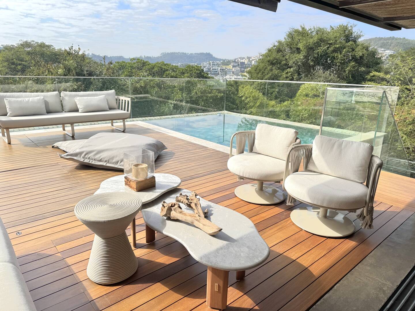 Casa Contemporânea à Venda no Alphaville Gênesis 1 com Vista Permanente para a