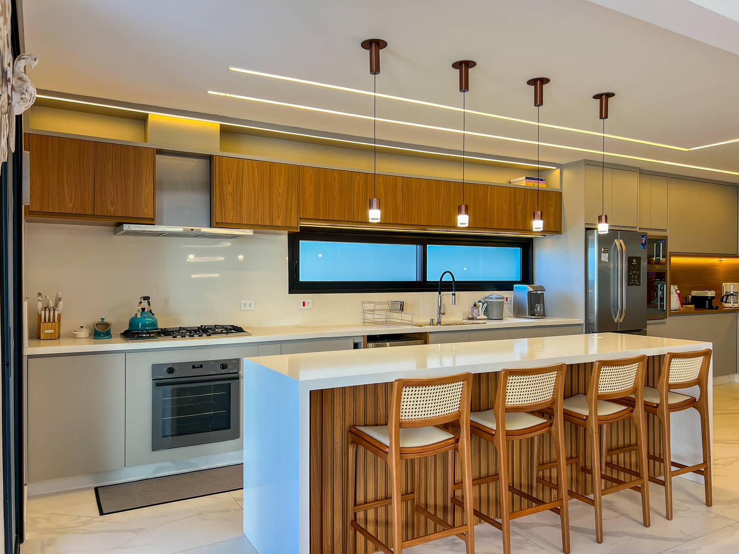 Casa Retrofit recém finalizado - Residencial Alphaville 10 - Mobiliada.