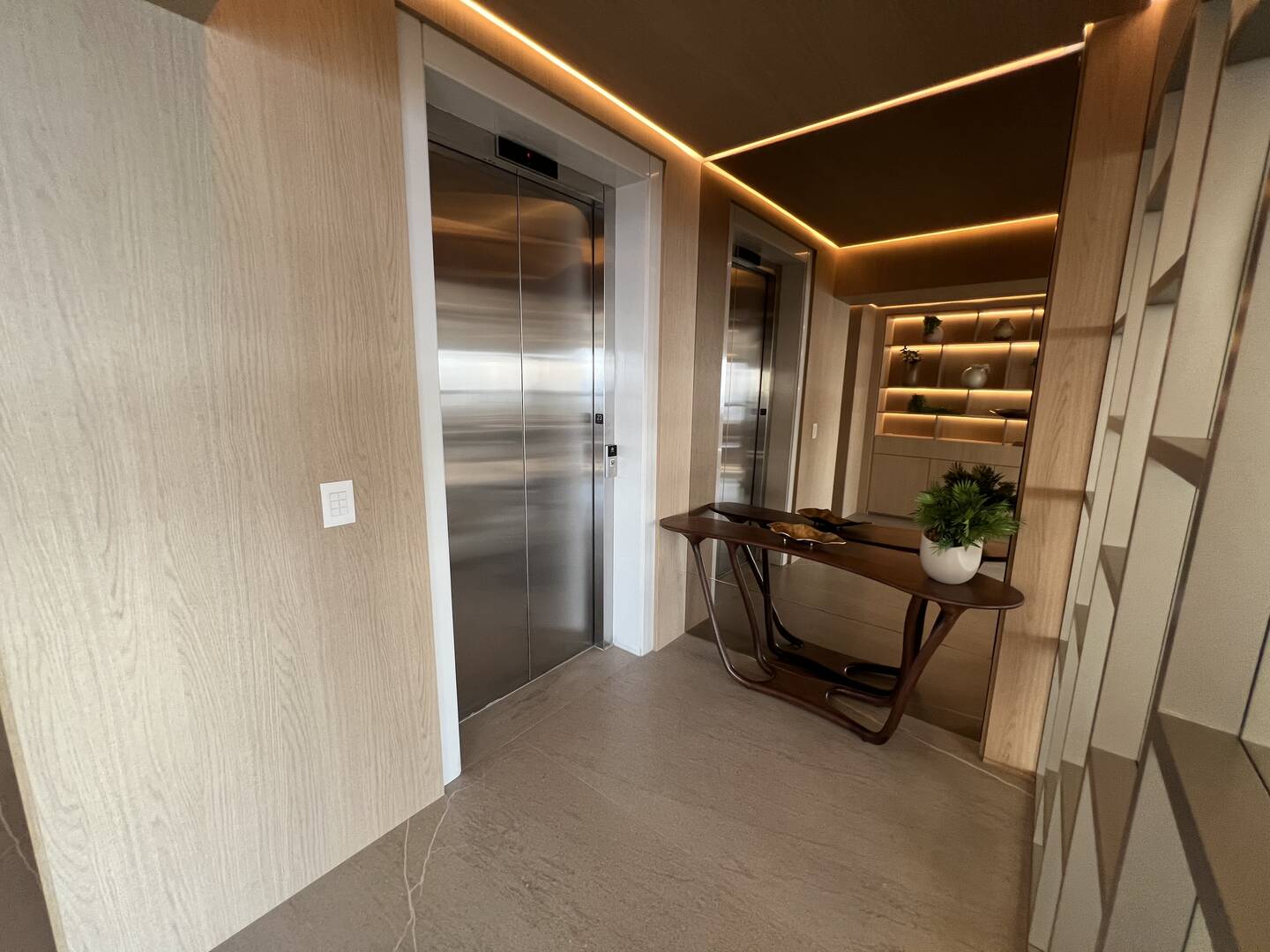 Apartamento à venda no Condomínio Oiapoque em Alphaville com 360 m², 4 suítes e 5 vagas