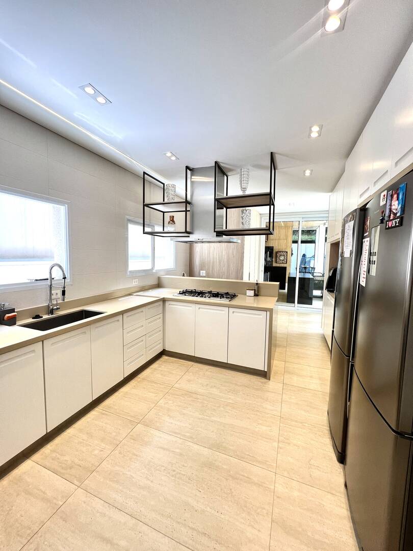 Casa Tamboré 10 mobiliada à venda em Alphaville | 4 suítes, automação e pronta para morar