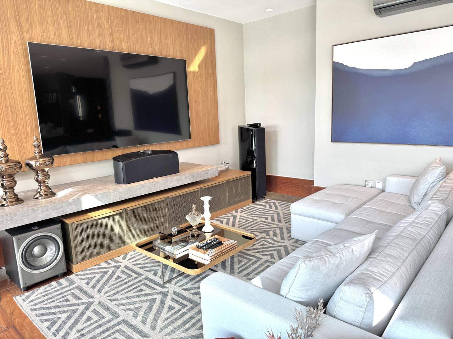 Casa Contemporânea à Venda no Alphaville Gênesis 1 com Vista Permanente para a