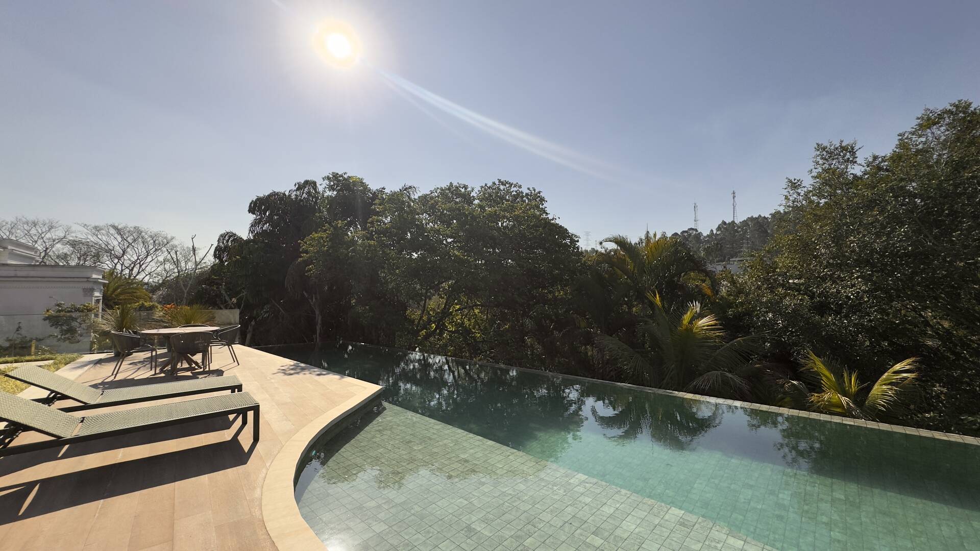 Casa à venda no Tamboré 2 com 1.800 m², 6 suítes e rooftop de 450 m²