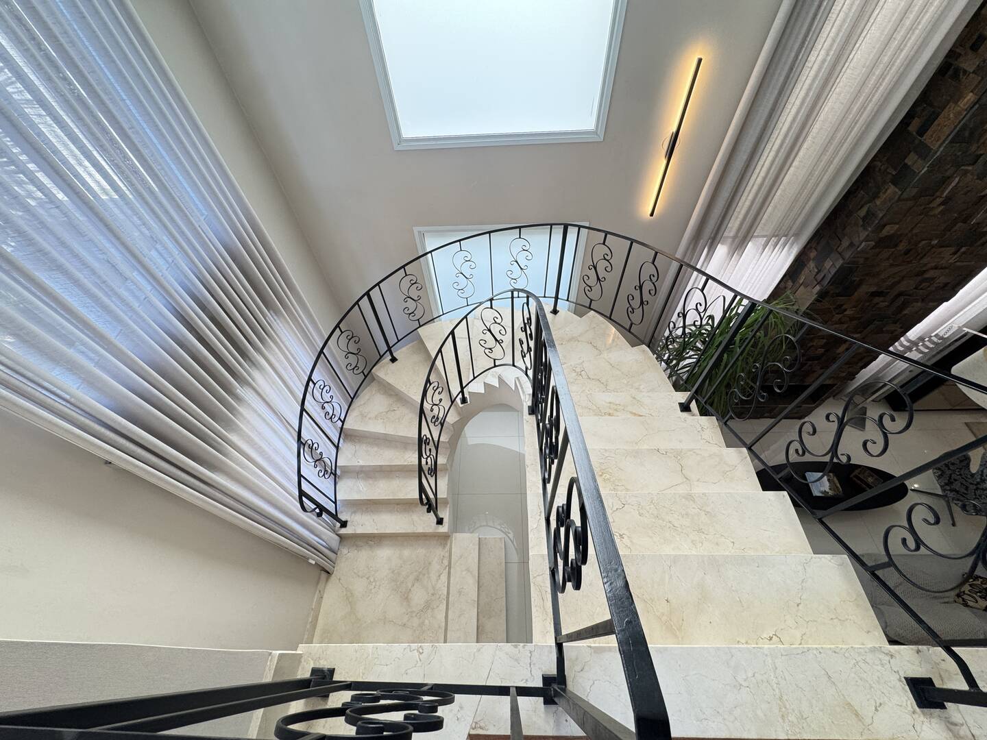Casa neo-clássica à venda no Villa Solaia Alphaville | Elegância e conforto