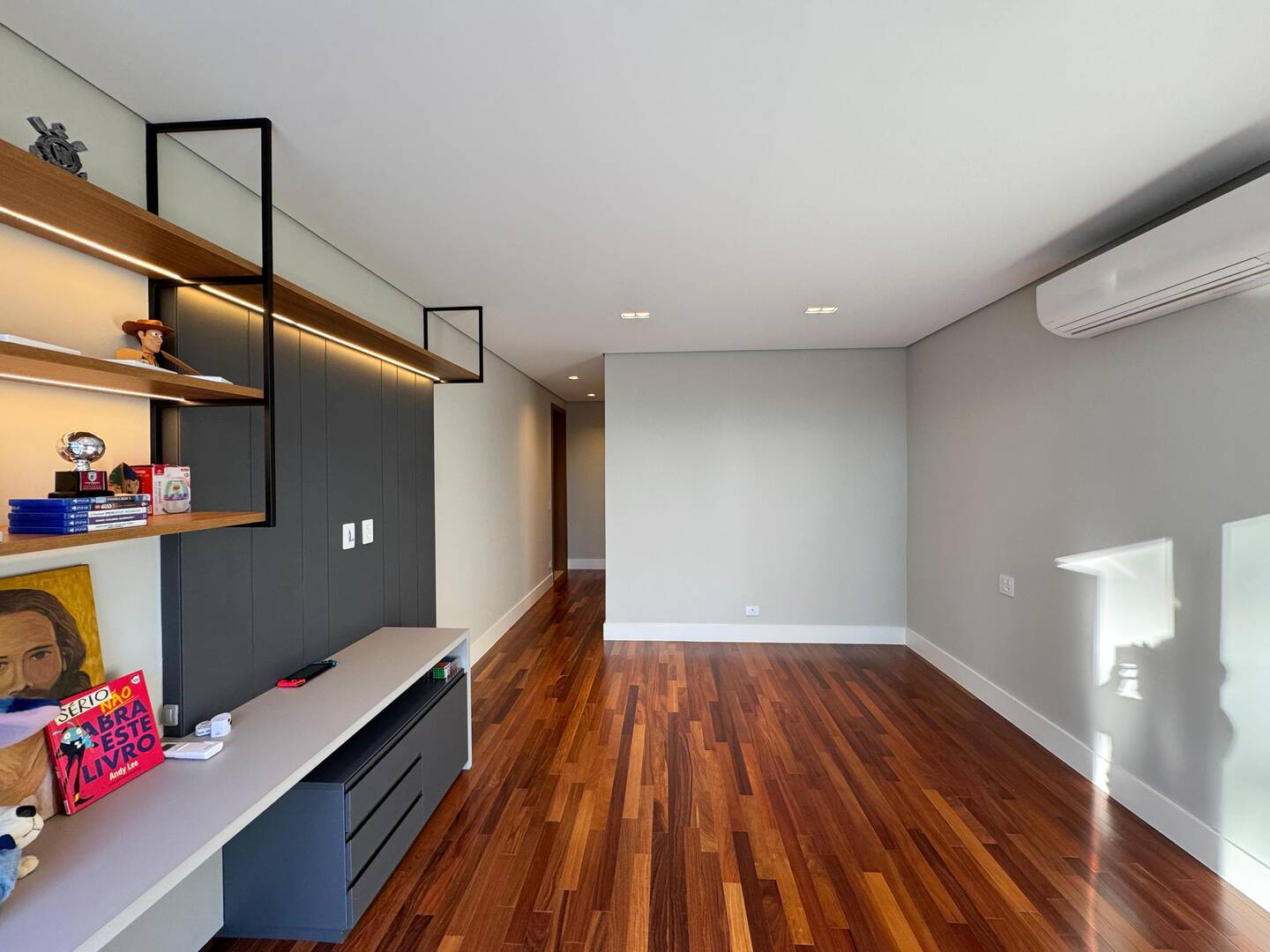 Casa com projeto de Breno Santiago e lazer completo no Haras Guancan