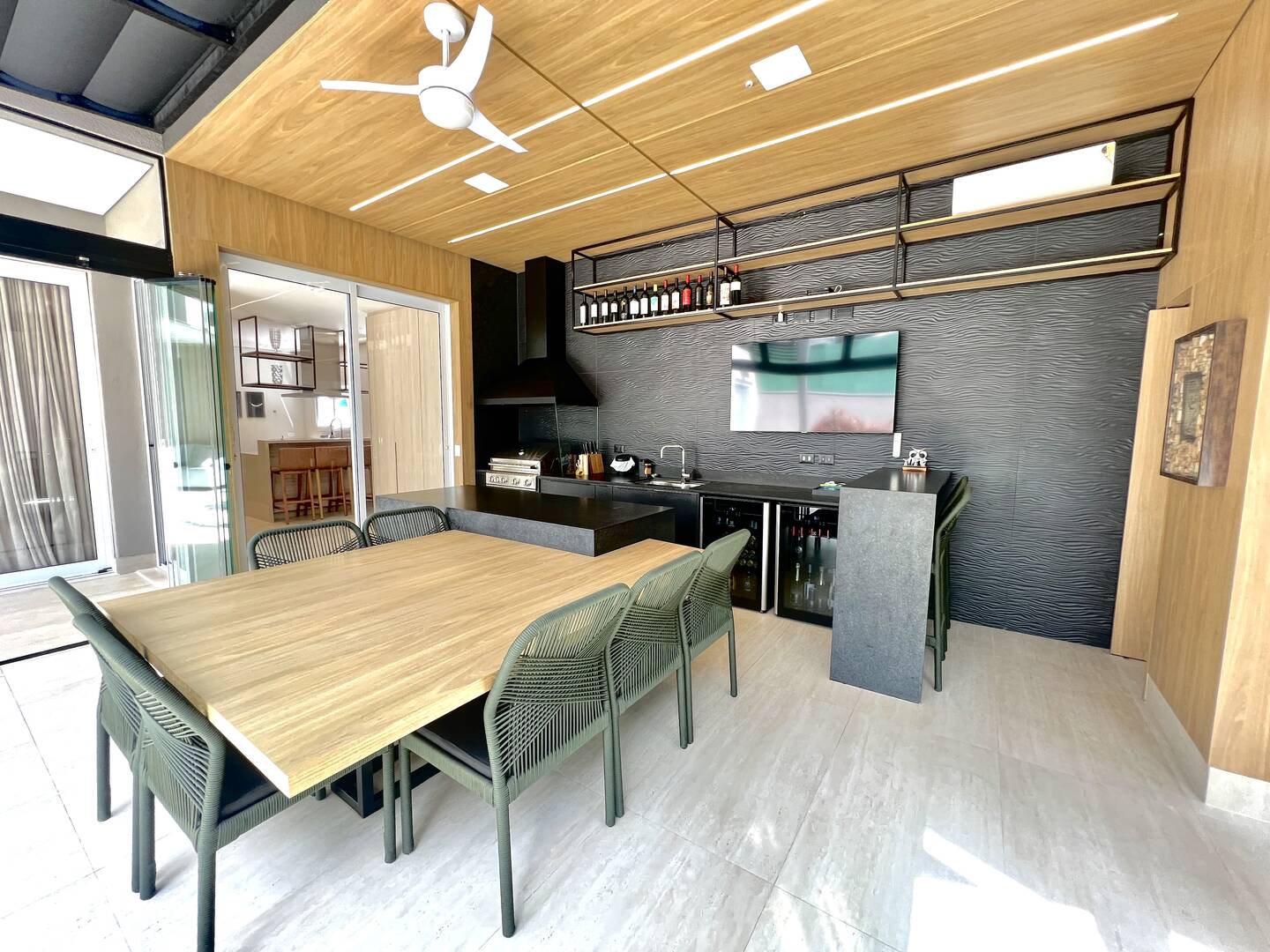 Casa Tamboré 10 mobiliada à venda em Alphaville | 4 suítes, automação e pronta para morar