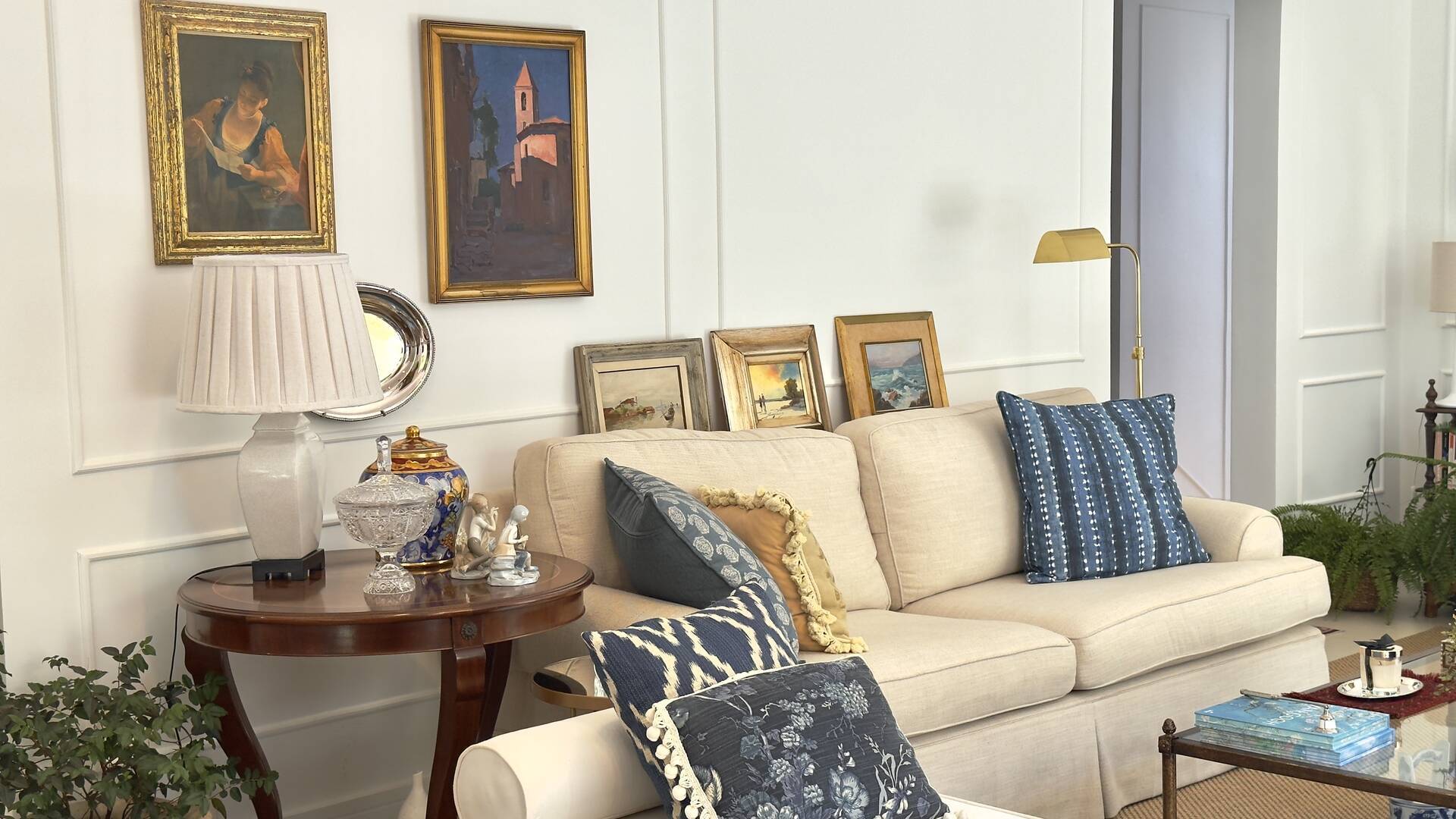 Casa com amplo terreno e excelente potencial de retrofit à venda em Alphaville