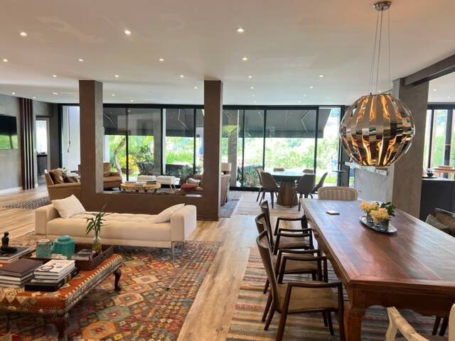 Casa Totalmente Reformada à Venda no Tamboré 1 | 5 Suítes e Ambientes Integrados