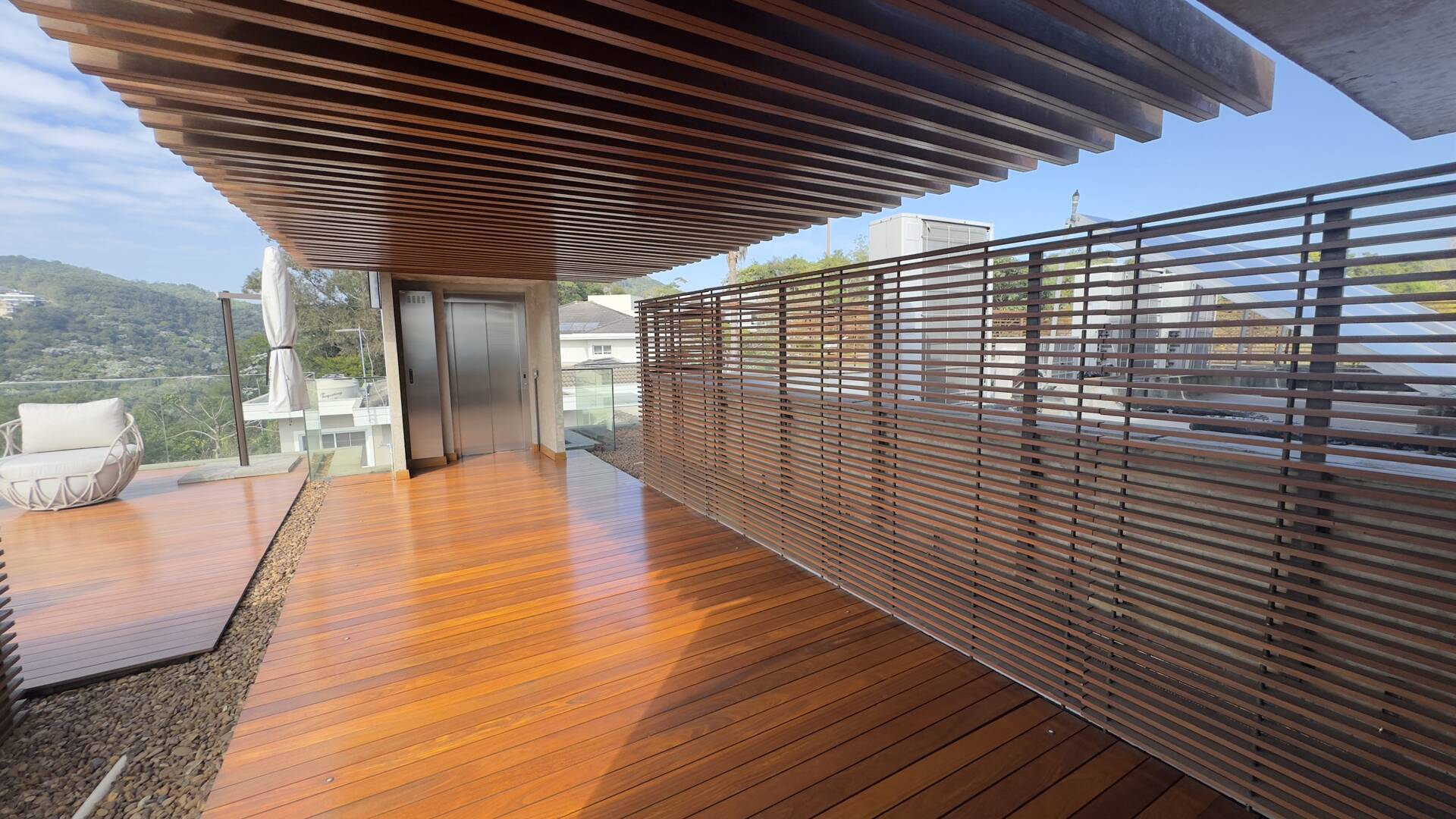 Casa Contemporânea à Venda no Alphaville Gênesis 1 com Vista Permanente para a