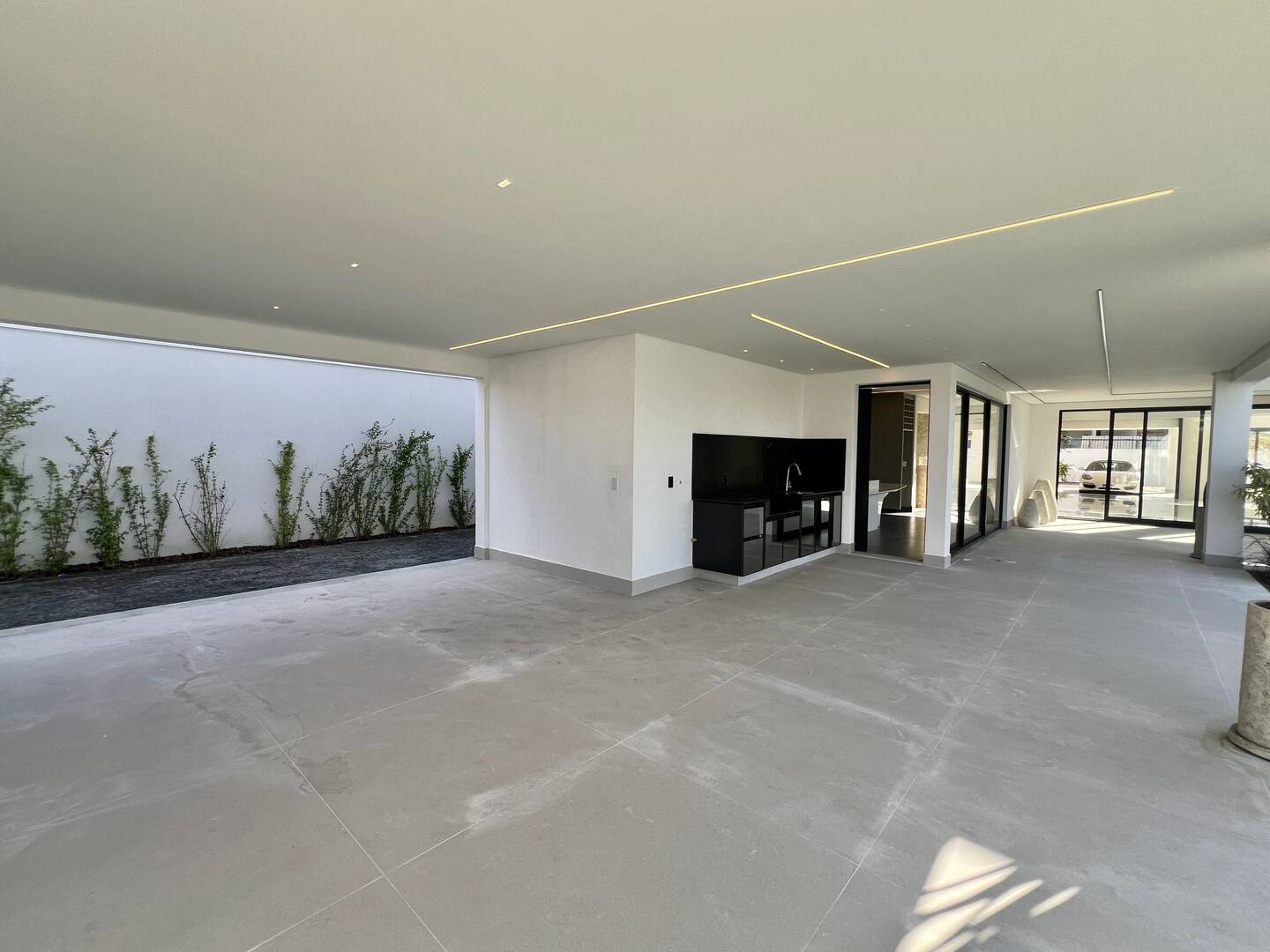 Casa contemporânea à venda na Fazenda Serra Azul com 4 suítes e lazer completo