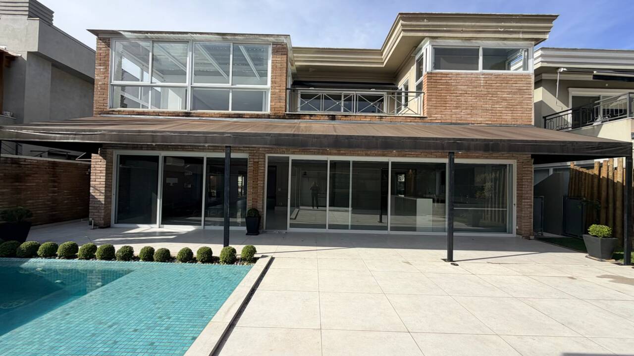 Casa Tamboré 11 -  Sol o dia todo na piscina