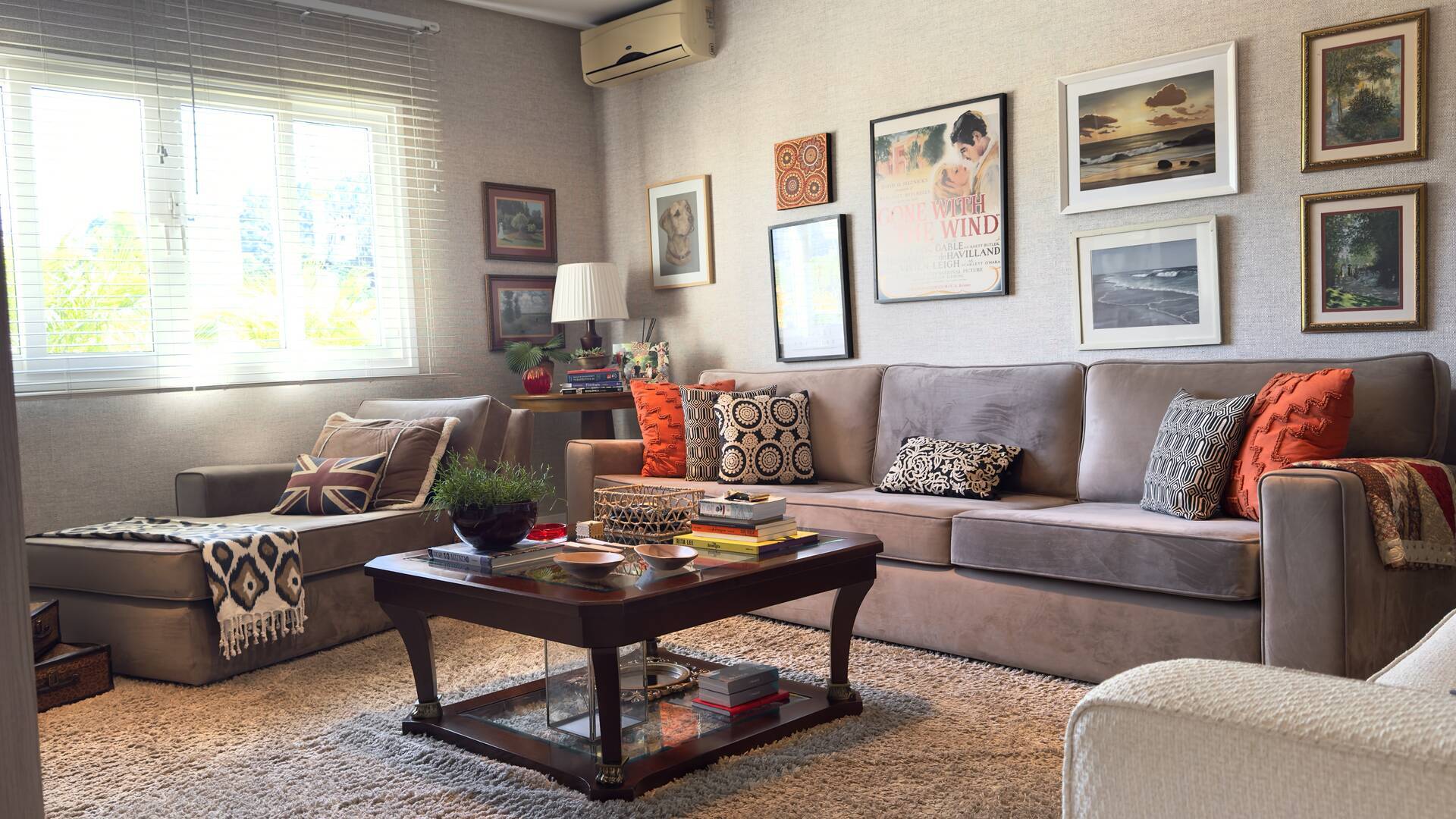 Casa com amplo terreno e excelente potencial de retrofit à venda em Alphaville
