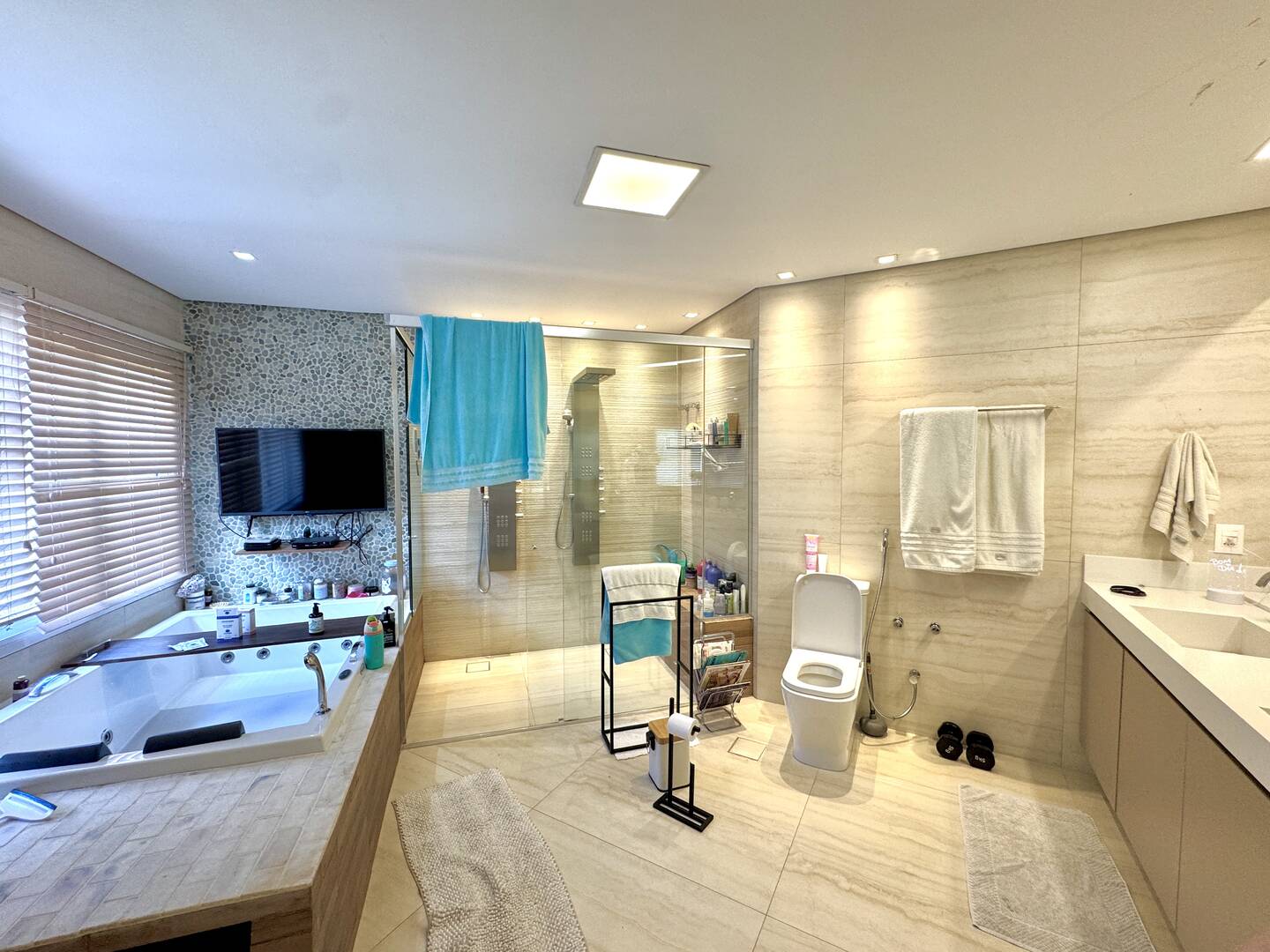 Casa à Venda no Tamboré 1 com 4.000 m², Vista Permanente e Estilo Casa de Campo