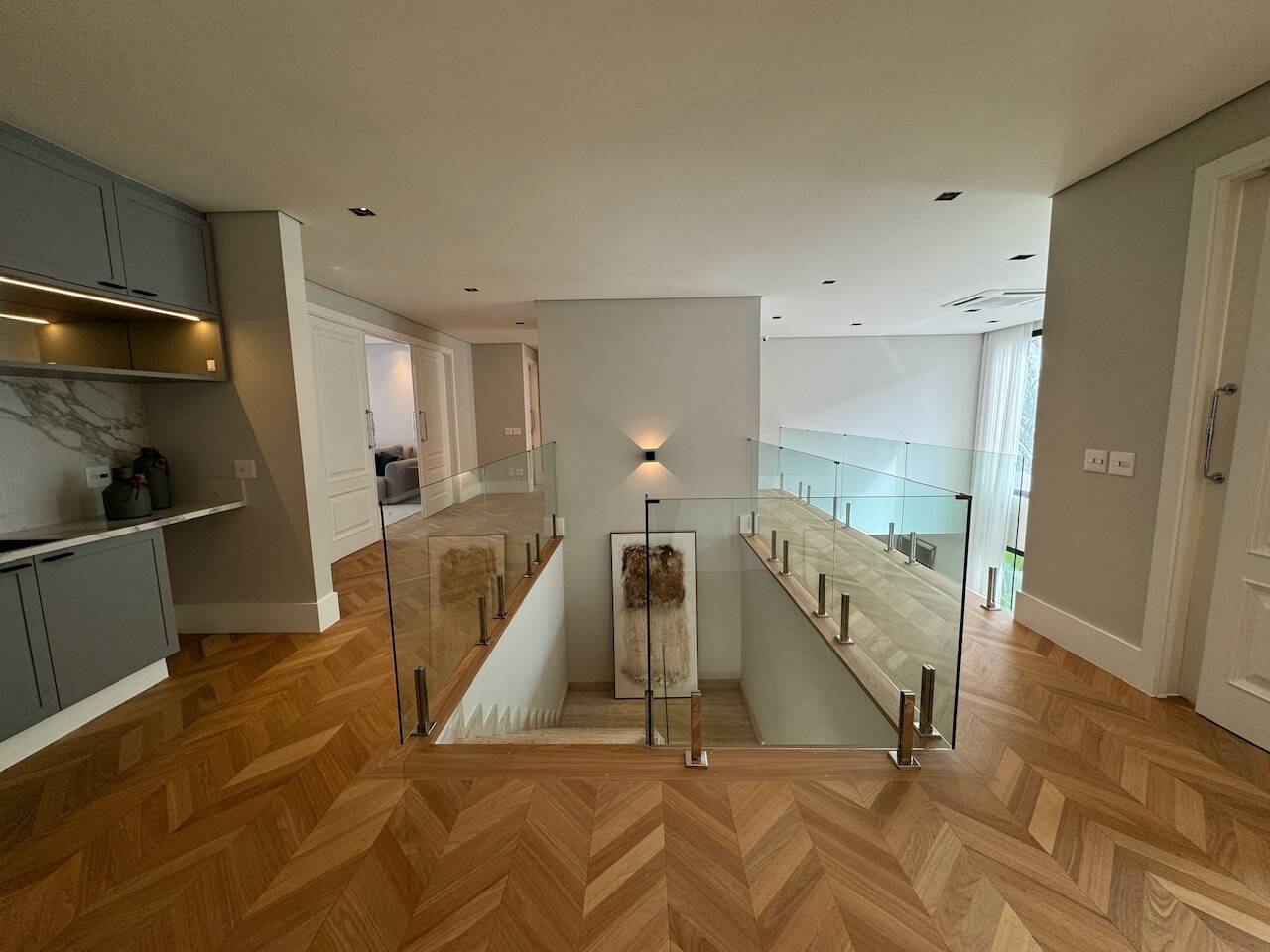 Casa de Alto Padrão com Elevador e Área Gourmet Integrada em Alphaville