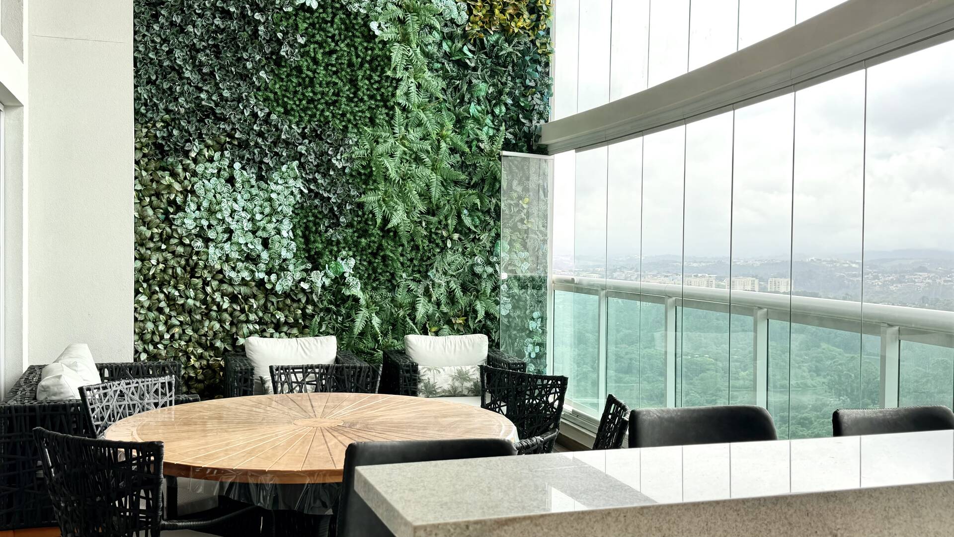 Apartamento mobiliado com 4 suítes e vista permanente para o lago em Alphaville