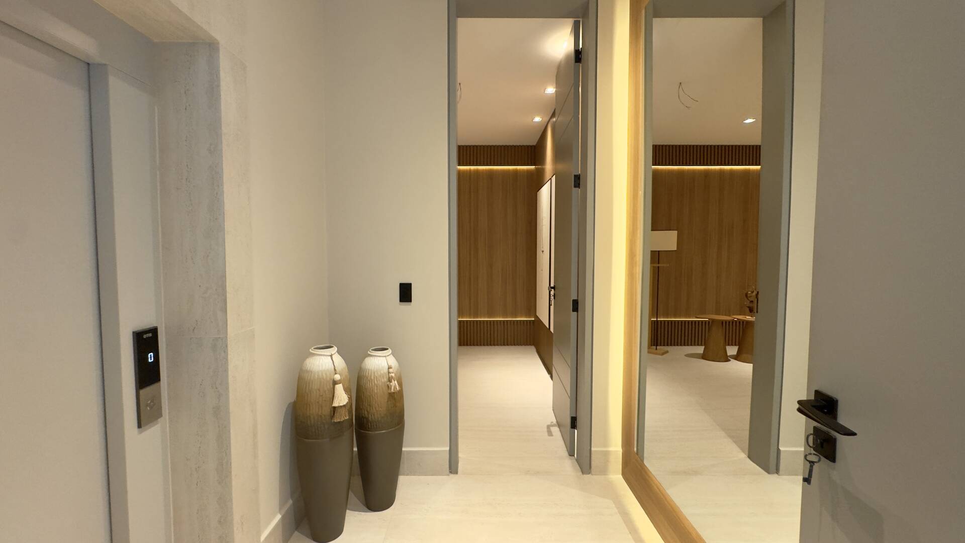 Casa à venda no Tamboré 2 com 1.800 m², 6 suítes e rooftop de 450 m²