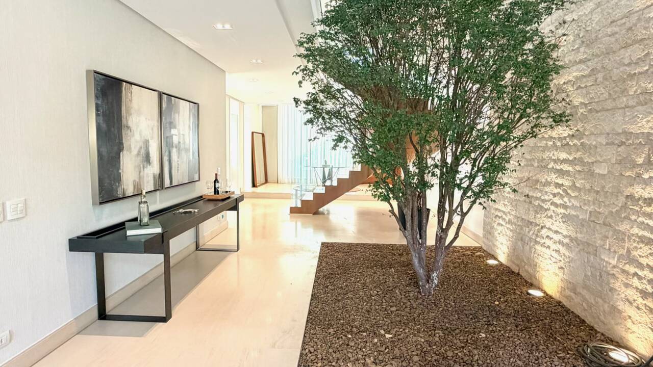 Casa à Venda no Tamboré 3 com 5 Suítes, Man Cave Exclusiva e Lazer Completo
