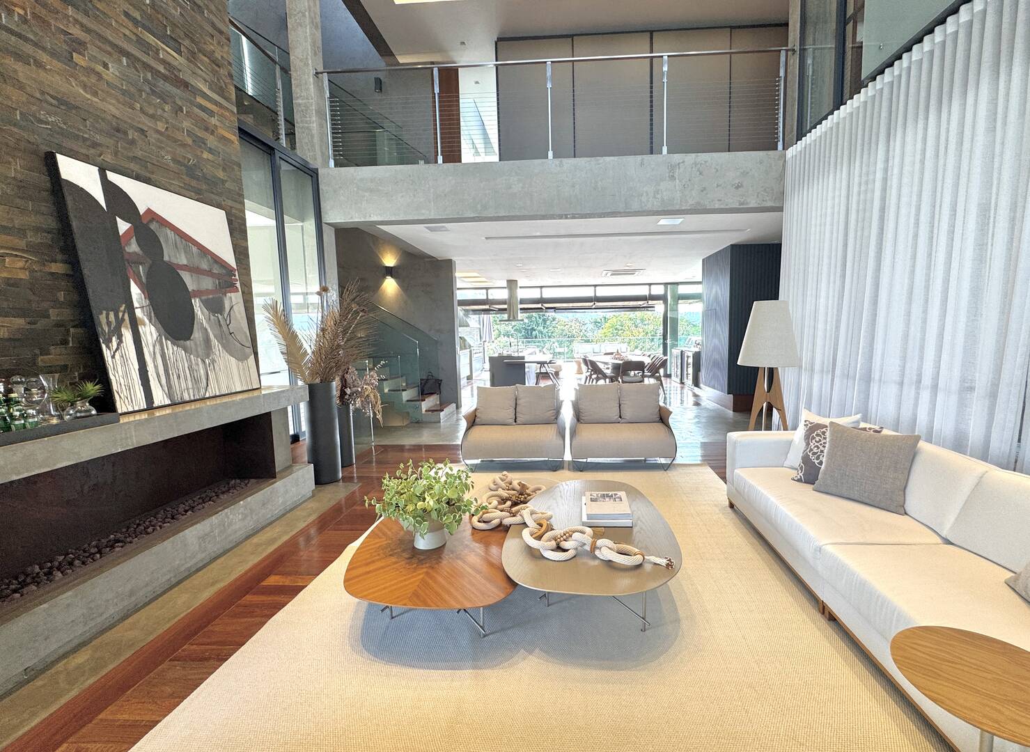 Casa Contemporânea à Venda no Alphaville Gênesis 1 com Vista Permanente para a