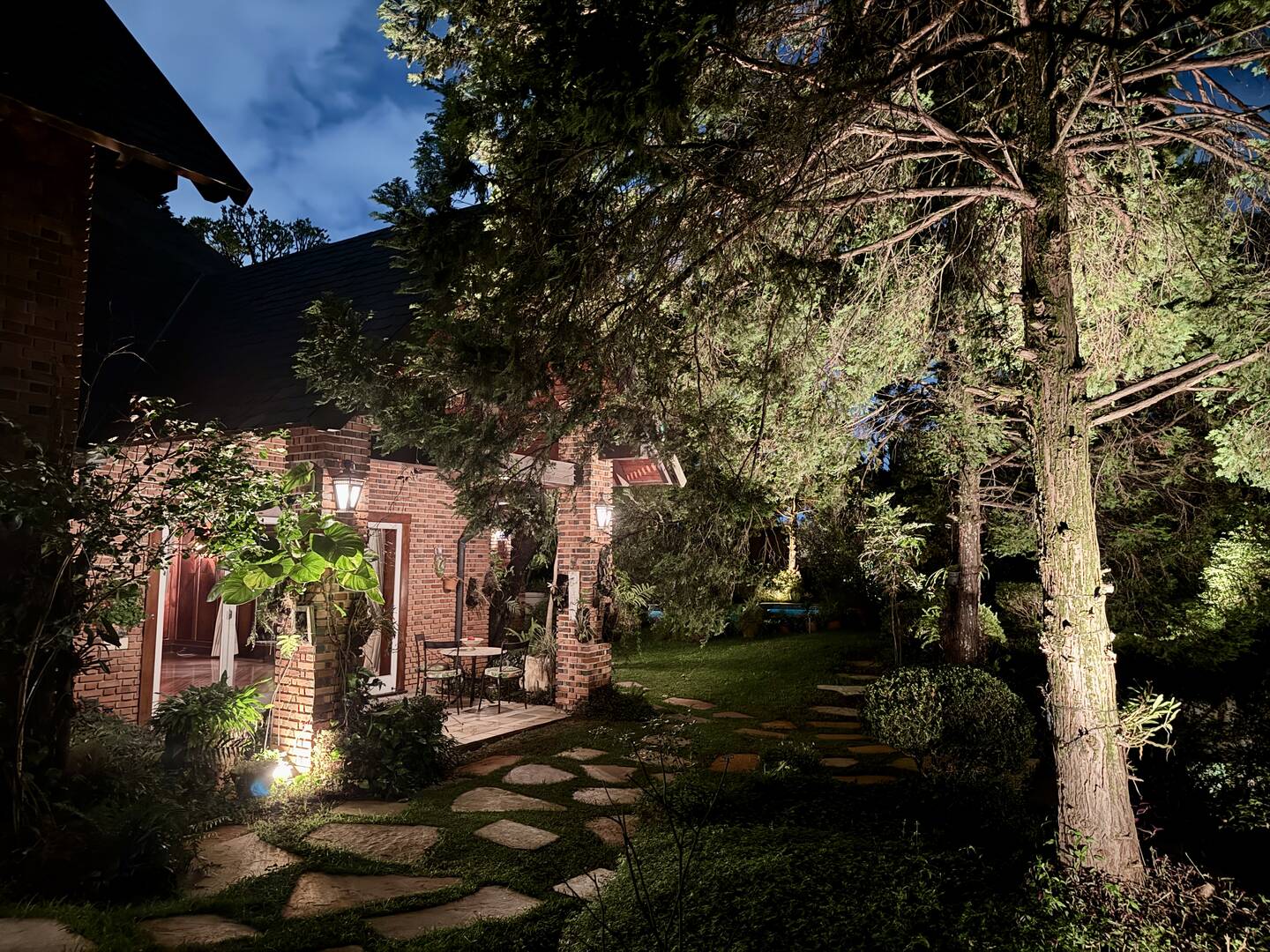 Casa de arquitetura assinada por Sidônio Porto no Tamboré 1