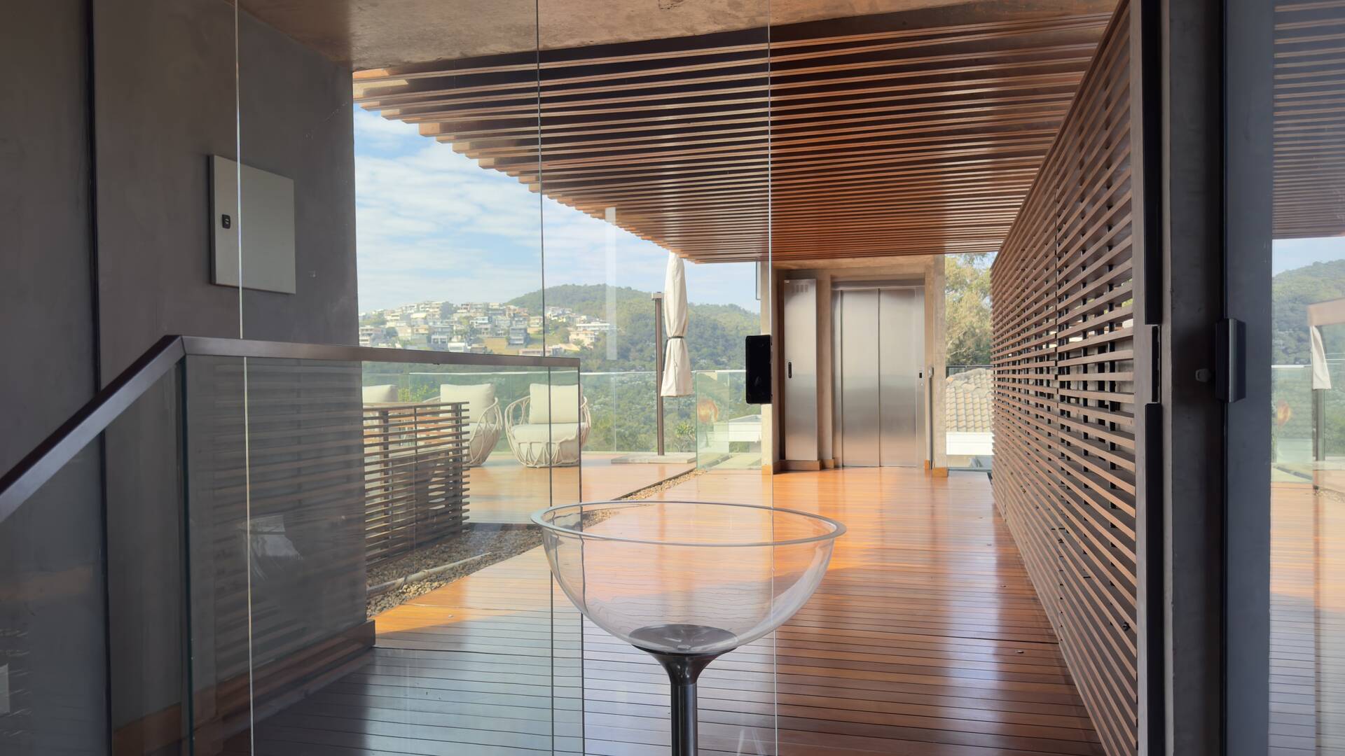 Casa Contemporânea à Venda no Alphaville Gênesis 1 com Vista Permanente para a