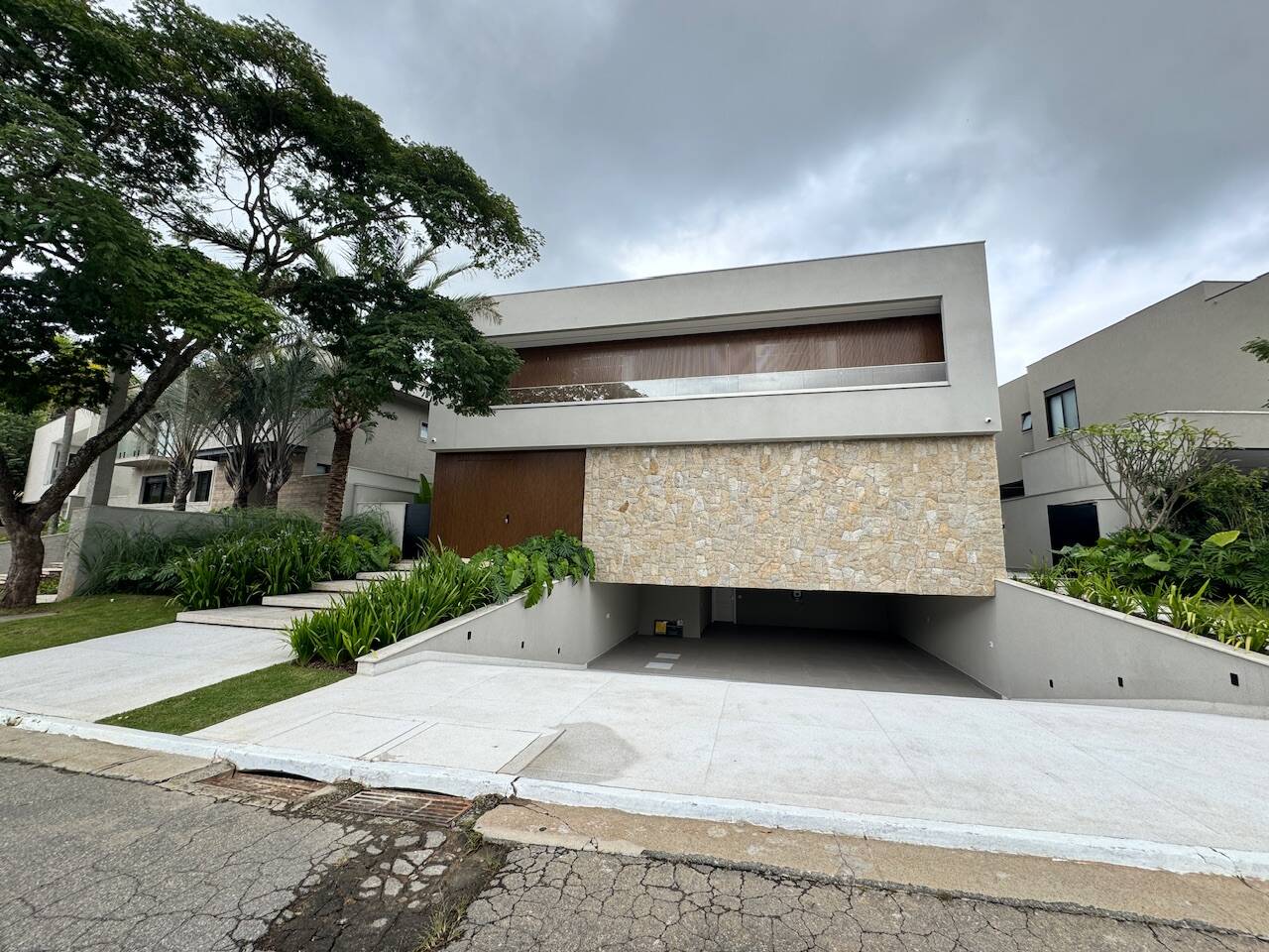 Casa de Alto Padrão com Elevador e Área Gourmet Integrada em Alphaville
