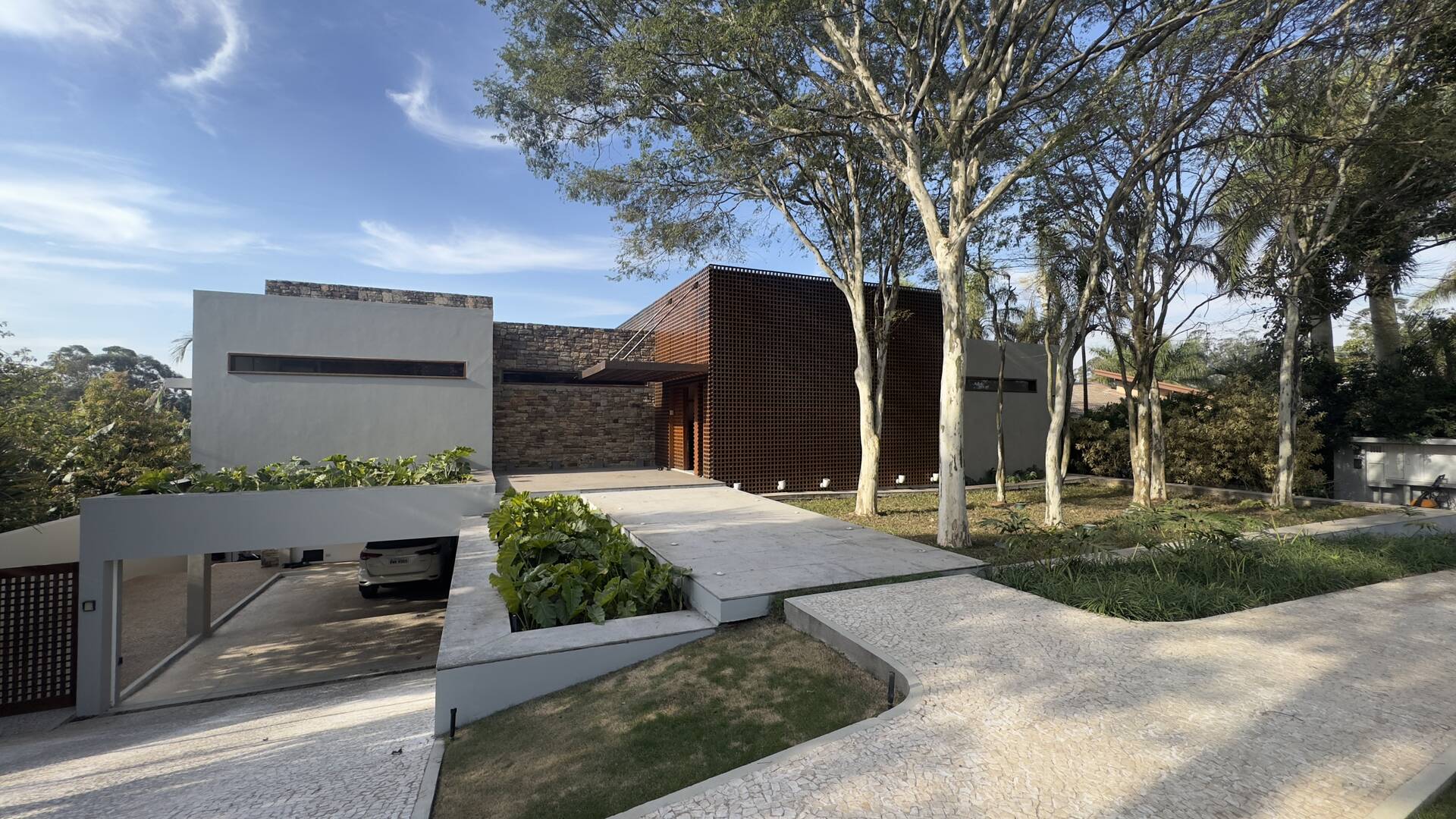 Casa Contemporânea com Vista Permanente, Piscina com Raia e Projeto Autoral em Alphaville