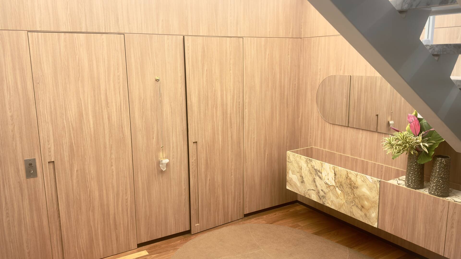 Casa Contemporânea no Tamboré 1 com 3.167 m² de Terreno e Vista Permanente para a Mata