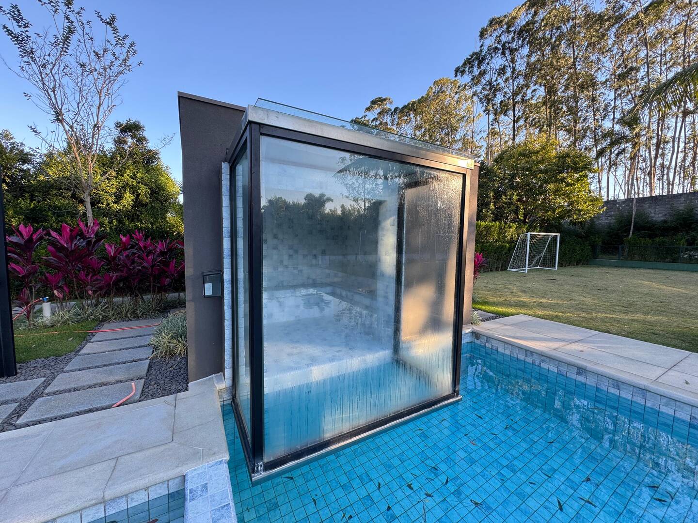 Casa com projeto de Breno Santiago e lazer completo no Haras Guancan