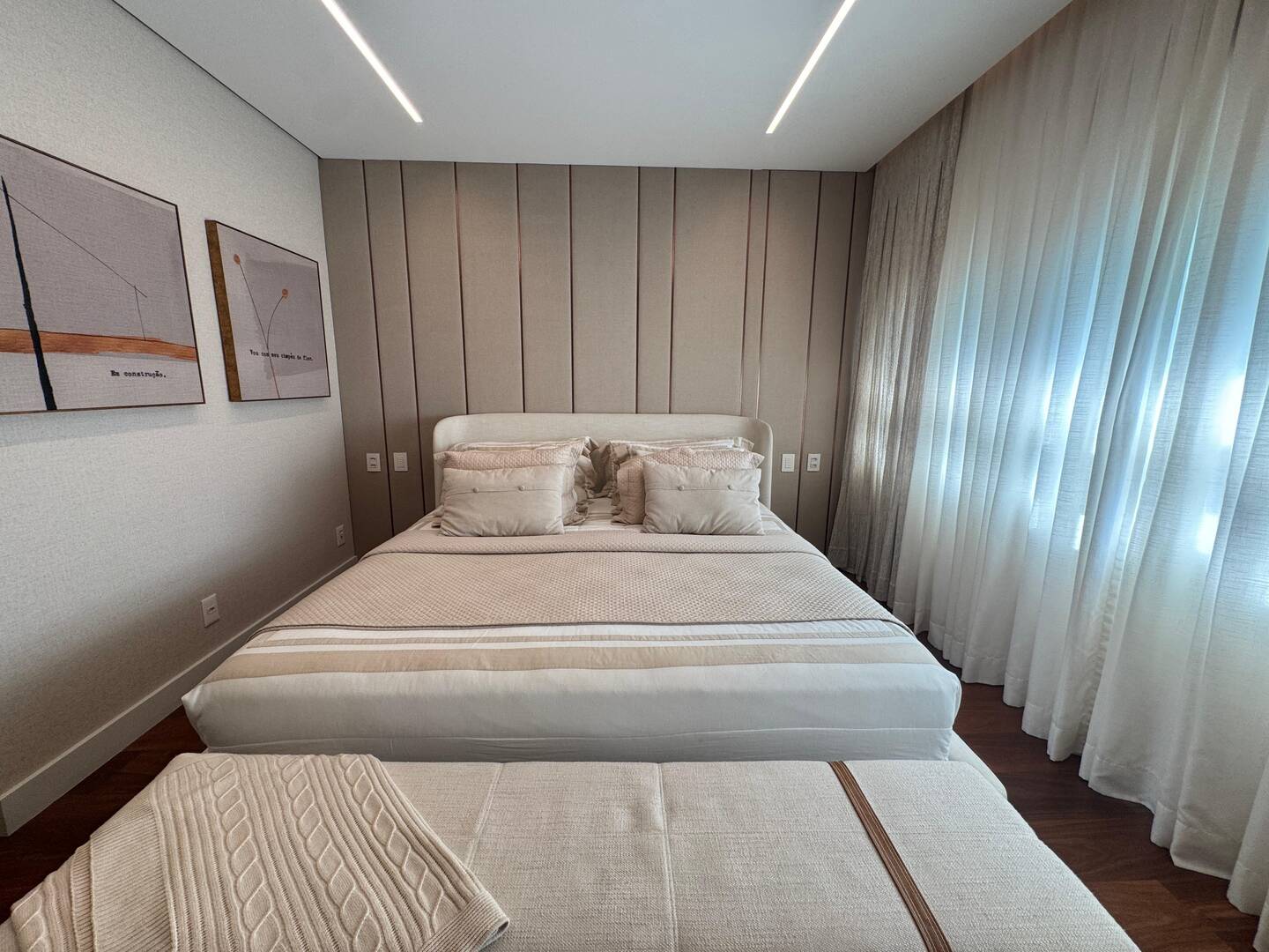Apartamento mobiliado no ATRIA Alphaville com 3 suítes e automação completa