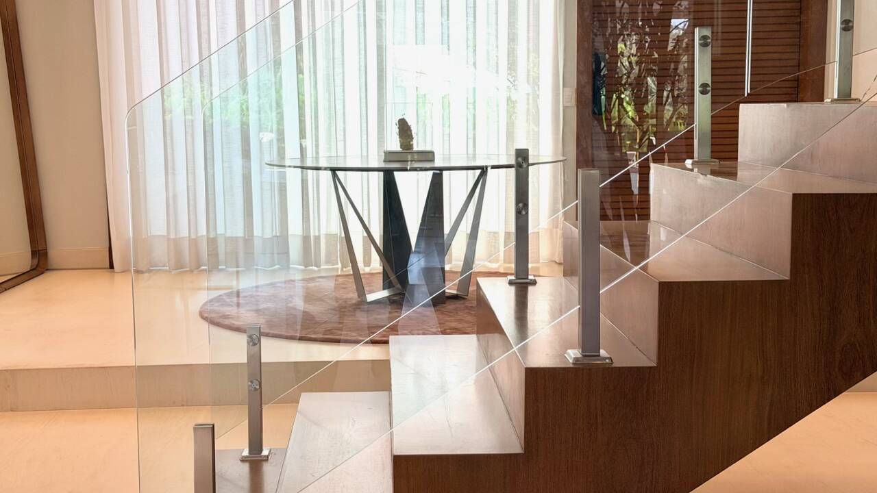 Casa à Venda no Tamboré 3 com 5 Suítes, Man Cave Exclusiva e Lazer Completo