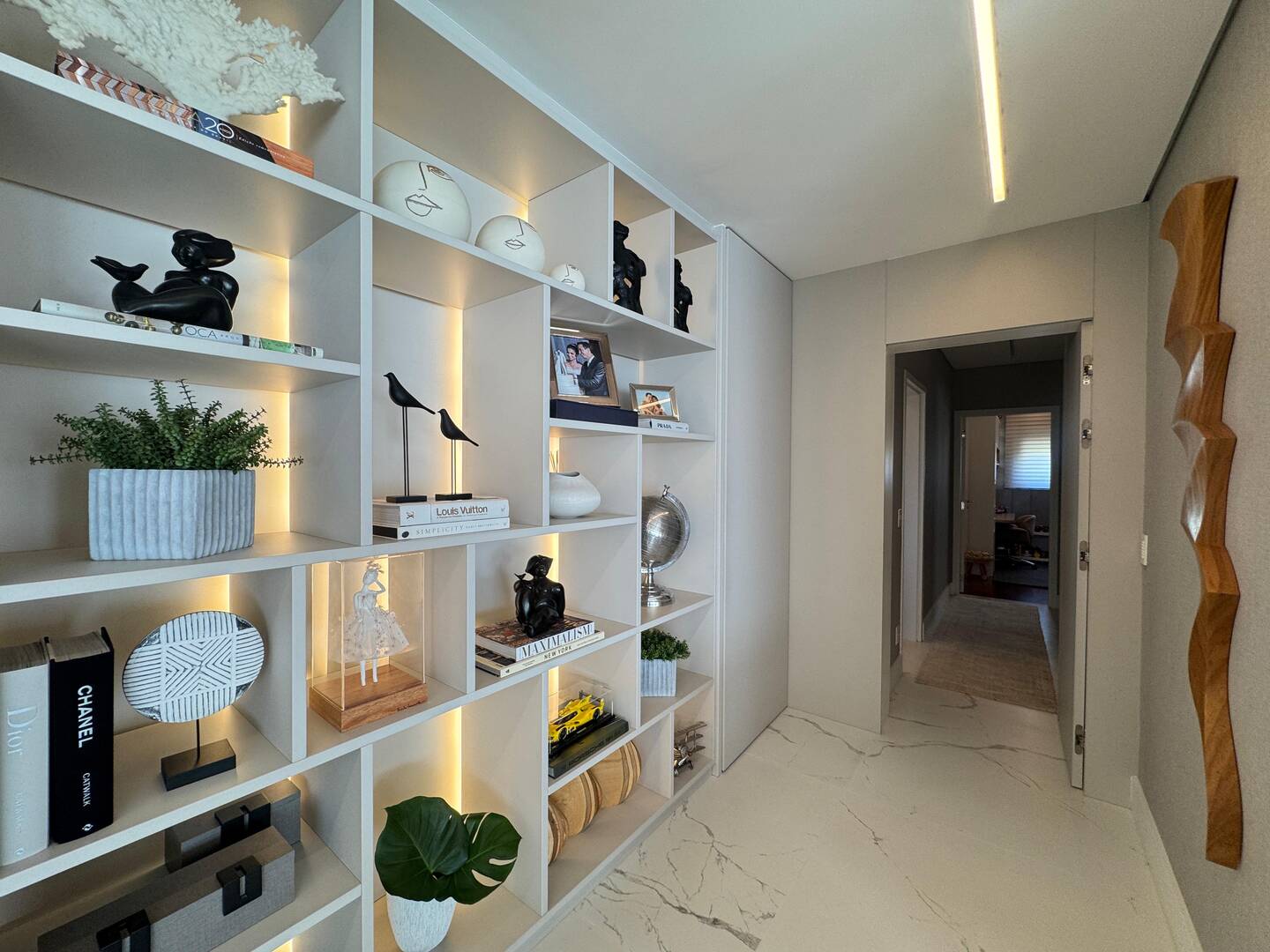 Apartamento mobiliado no ATRIA Alphaville com 3 suítes e automação completa