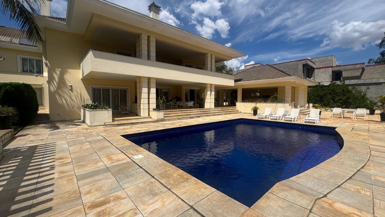 Casa com 5.700m² de terreno no Residencial Tamboré 1
