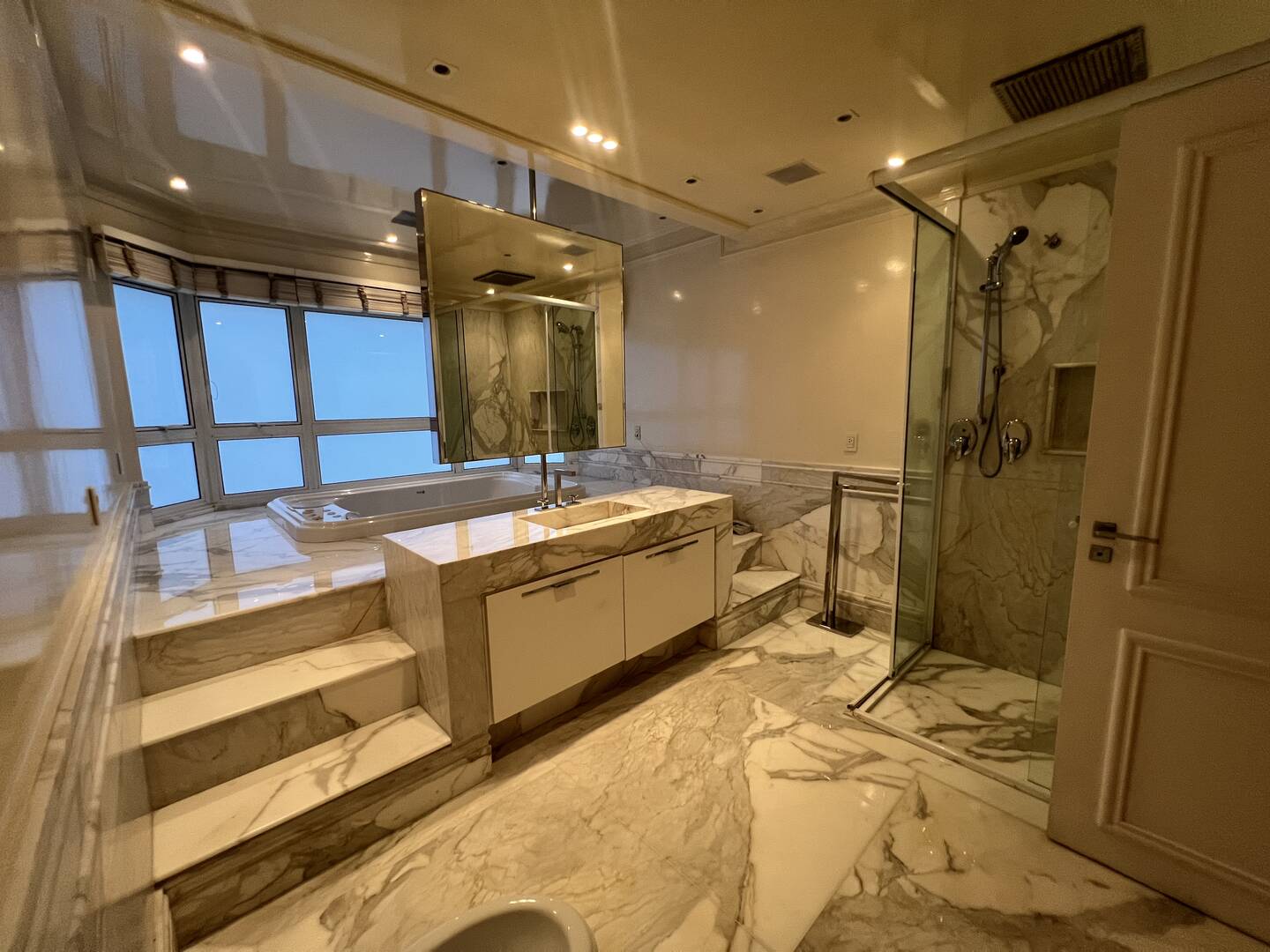 Cobertura duplex à venda em São Paulo com 1.170 m², 4 suítes, piscina privativa e 10 vagas