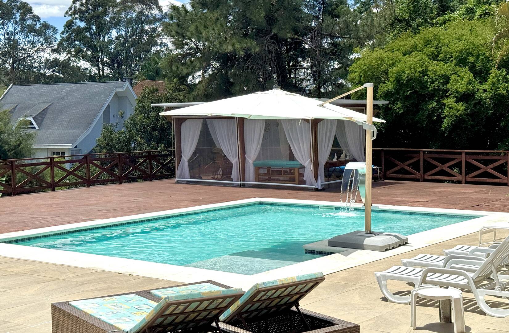 Casa à Venda no Tamboré 1 com 4.000 m², Vista Permanente e Estilo Casa de Campo