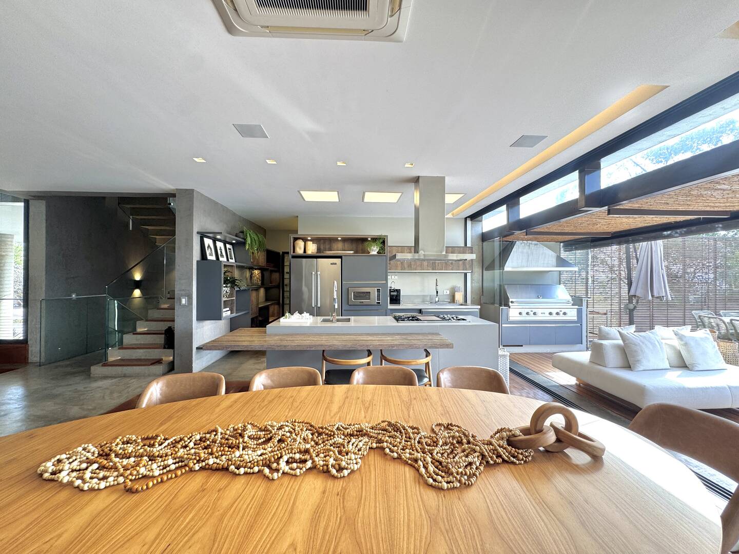 Casa Contemporânea à Venda no Alphaville Gênesis 1 com Vista Permanente para a