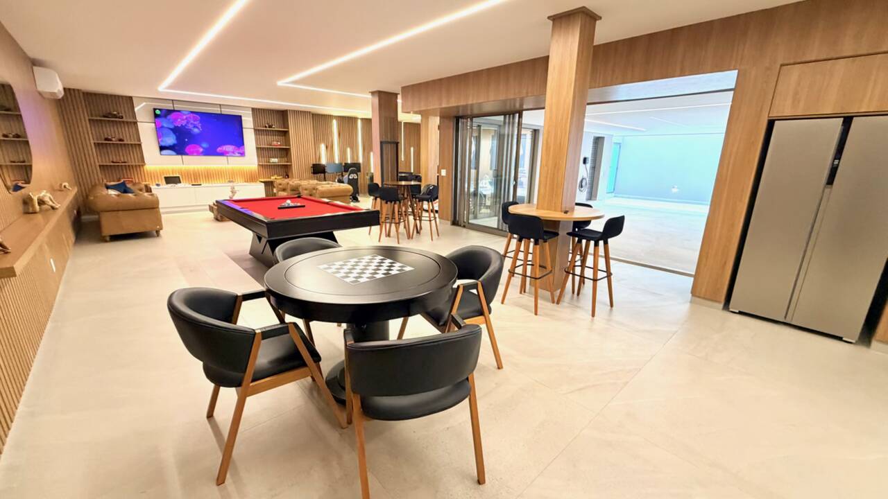 Casa à Venda no Tamboré 3 com 5 Suítes, Man Cave Exclusiva e Lazer Completo