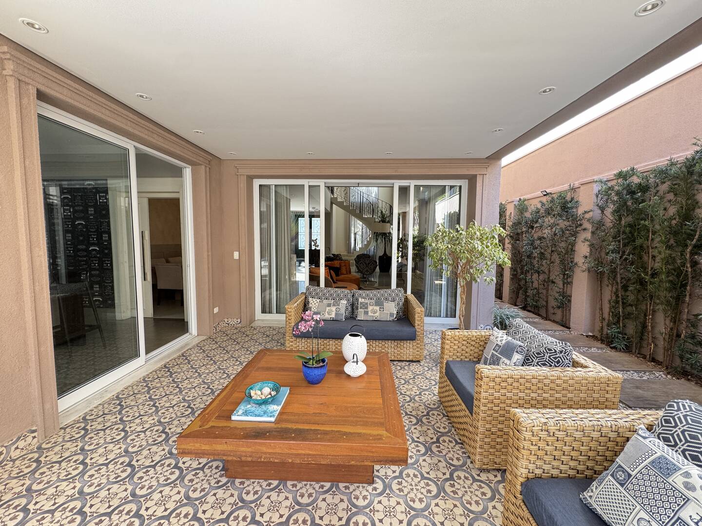 Casa neo-clássica à venda no Villa Solaia Alphaville | Elegância e conforto